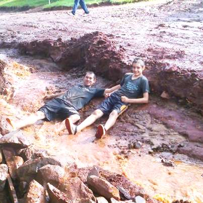 305930_498148343549702_1218900743_n