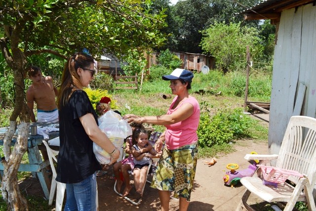 Entregaron kits escolares a dos familias del barrio&nbsp;Gunther