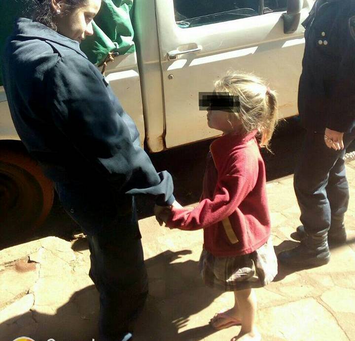 Asisten a una niña que estaba encerrada en la camioneta del&nbsp;padre