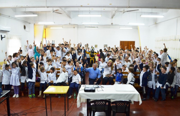 Top Race: Charla de Educación Vial con el Piloto X en las&nbsp;escuelas