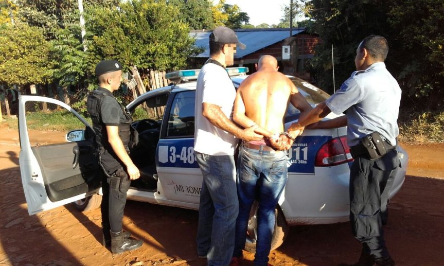 Prófugo intentó esconderse en el cielorraso y atacar con un cuchillo a personal&nbsp;policial