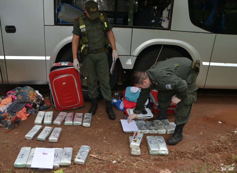 Can de narcóticos detectó dos valijas con 26 paquetes de cannabis en un&nbsp;colectivo