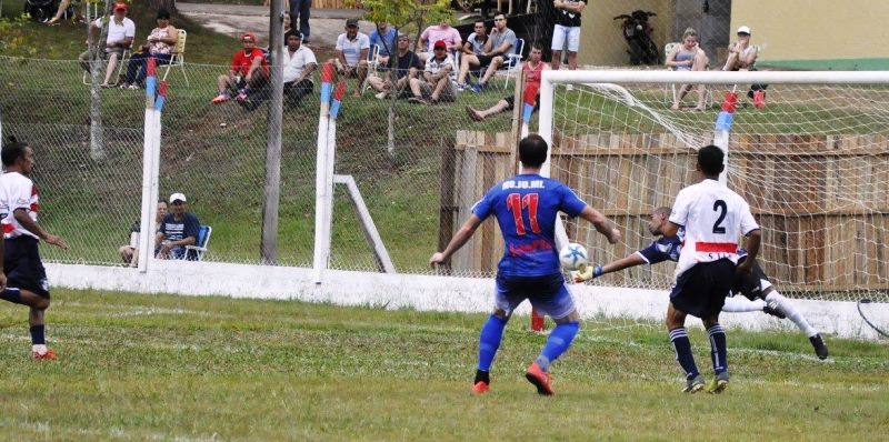 Mojomi puntero: venció a Irigoyen y quedó solo en la punta de su&nbsp;zona