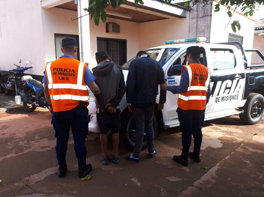 Dos adolescentes fueron captados por las cámaras robando un casco en el&nbsp;centro