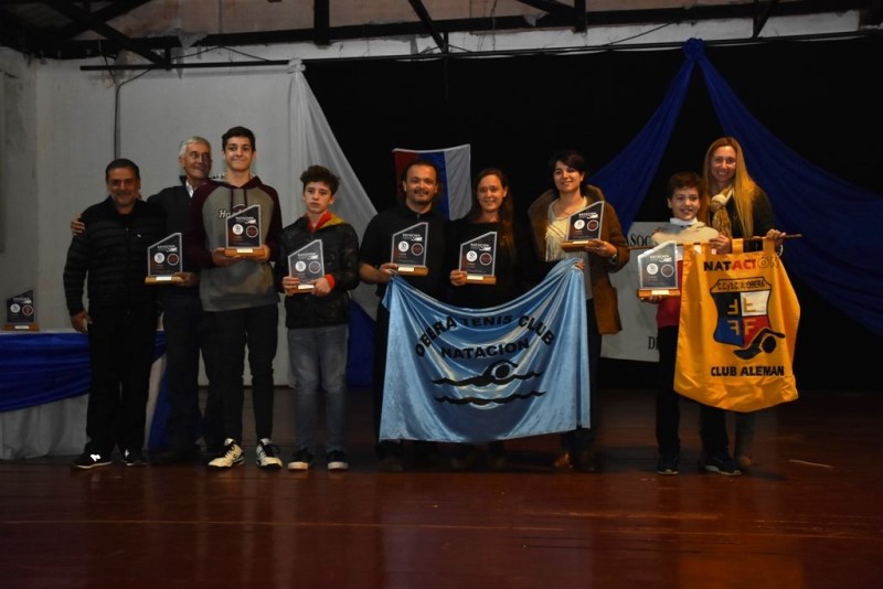 Los nadadores destacados recibieron su&nbsp;reconocimiento