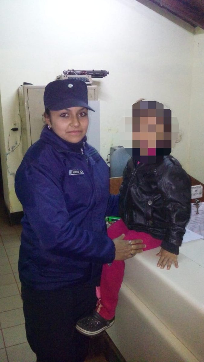Niña descalza y con frío fue encontrada en Villa Stemberg y menores con machetes fueron demorados por molestar a&nbsp;vecinos