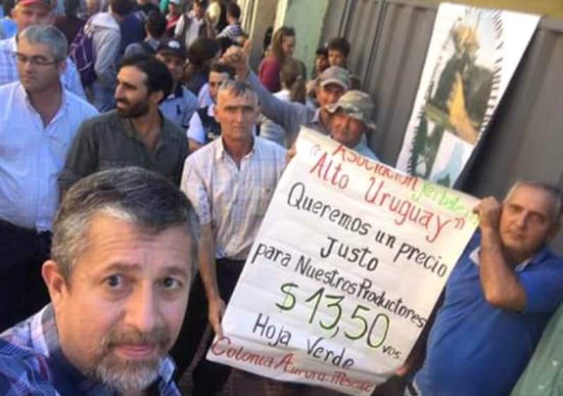 Yerbateros protestaron frente al INYM, no hubo acuerdo y el laudo lo fijará&nbsp;Nación