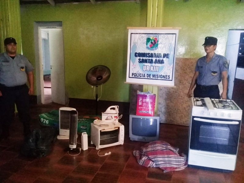 Madre alertó a la policía que su hijo llevó cosas robadas a la&nbsp;casa