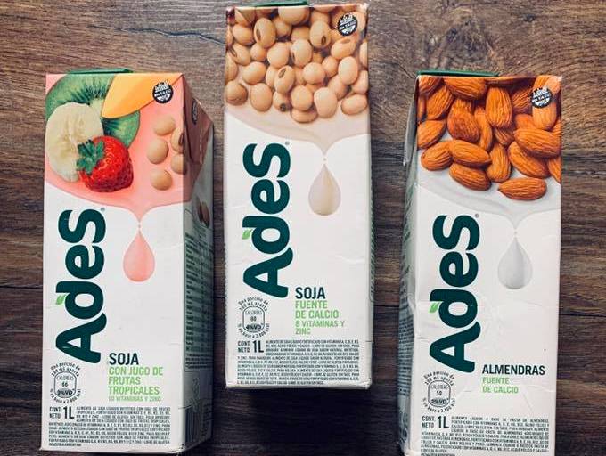 Recomiendan no consumir leche de soja y almendras ultraprocesadas por sus fitoestrógenos, antinutrientes y acidez que dañan el esmalte&nbsp;dental