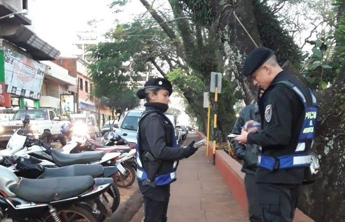 Ebrio intentaba subir a su moto y fue&nbsp;detenido