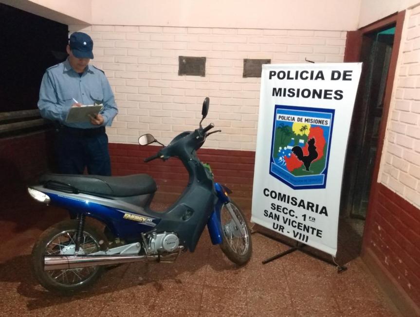 Dejó la moto estacionada frente a la escuela y se la&nbsp;robaron