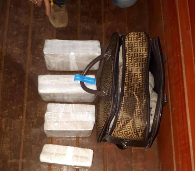 Secuestraron casi 10 kg de droga ocultos en un colectivo de larga distancia en la Ruta&nbsp;105