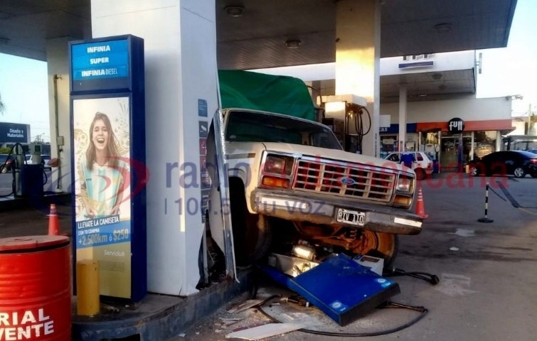 Perdió el control e impactó contra un surtidor de&nbsp;combustible