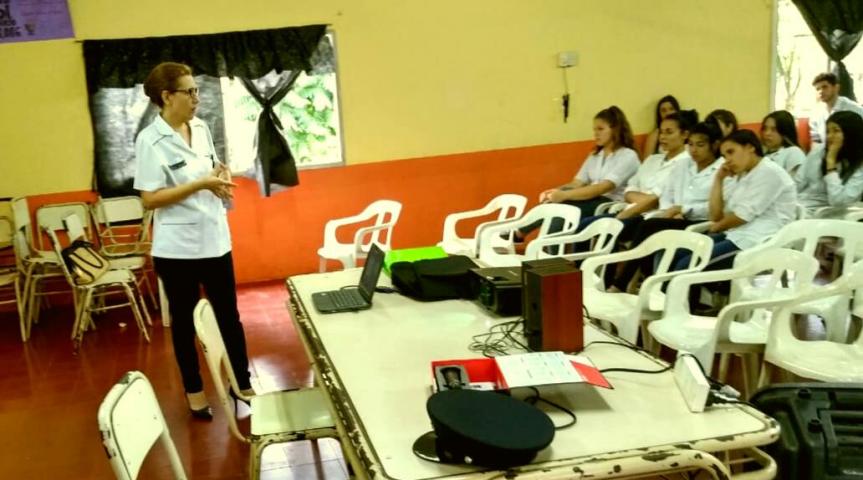 La policía de Alem brindó más de 45 charlas sobre violencia de género en escuelas y&nbsp;barrios