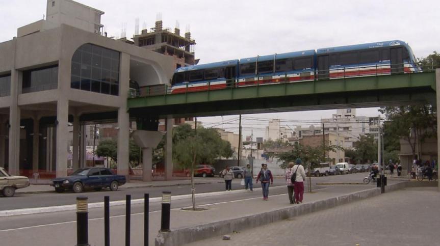 Abusó de su hijastra, le dieron prisión domiciliaria y violó a su&nbsp;hija