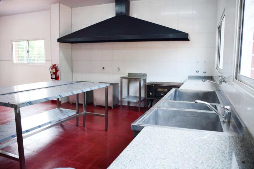 Yacyretá entrega obra de ampliación de la Escuela&nbsp;N°484