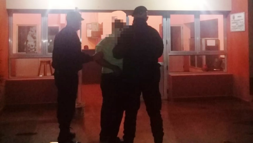 Amenazó de muerte a su familia y agredió a la policía con un&nbsp;cuchillo