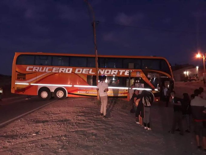 Colectivo se quedó sin frenos e impactó contra un poste de&nbsp;luz