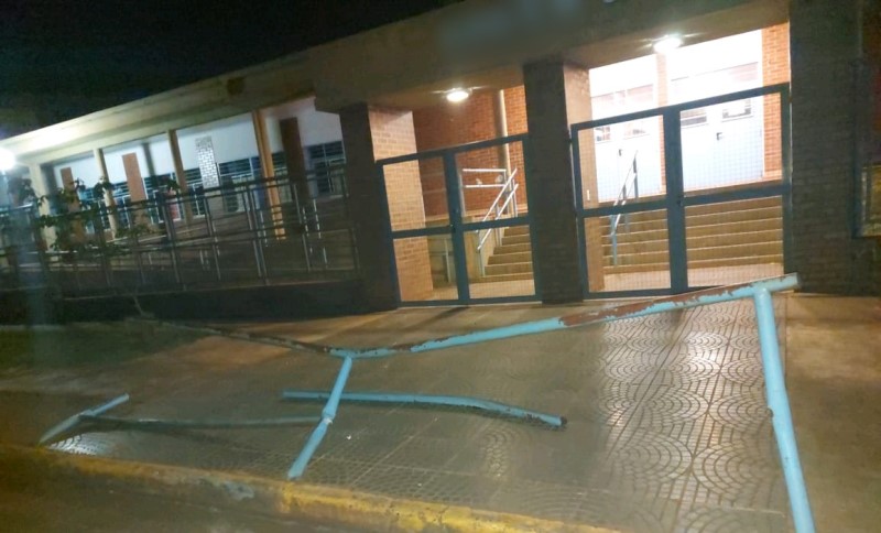 Alcoholizado conducía un camión, chocó contra una escuela y fue&nbsp;detenido