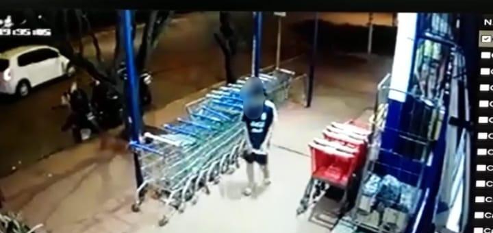 Capturaron a un joven que fue filmado robando una bicicleta frente a un&nbsp;supermercado