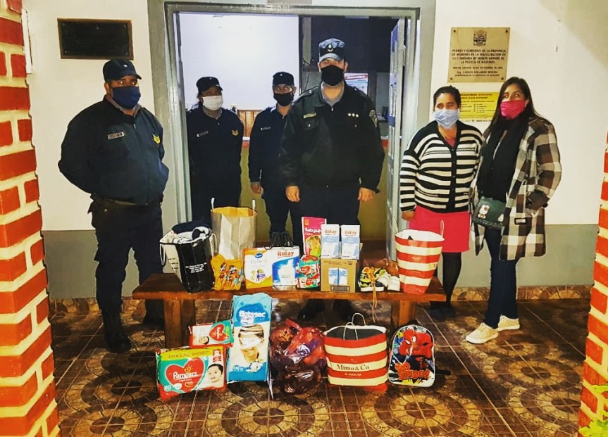 Policías donaron ropa y alimentos al hijo de una joven que resultó victima de femicidio en San&nbsp;Javier