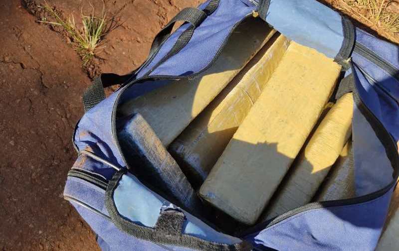 Motonarcos arrojaron bolso con 14 kilos de marihuana tras ver un&nbsp;control