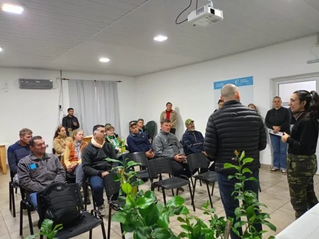 Entregaron 200 plantines a productores&nbsp;locales