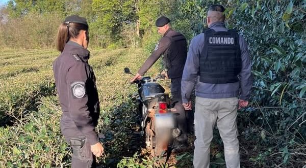 Hallaron oculta una moto robada y comercializada: un adolescente demorado y un mayor&nbsp;detenido
