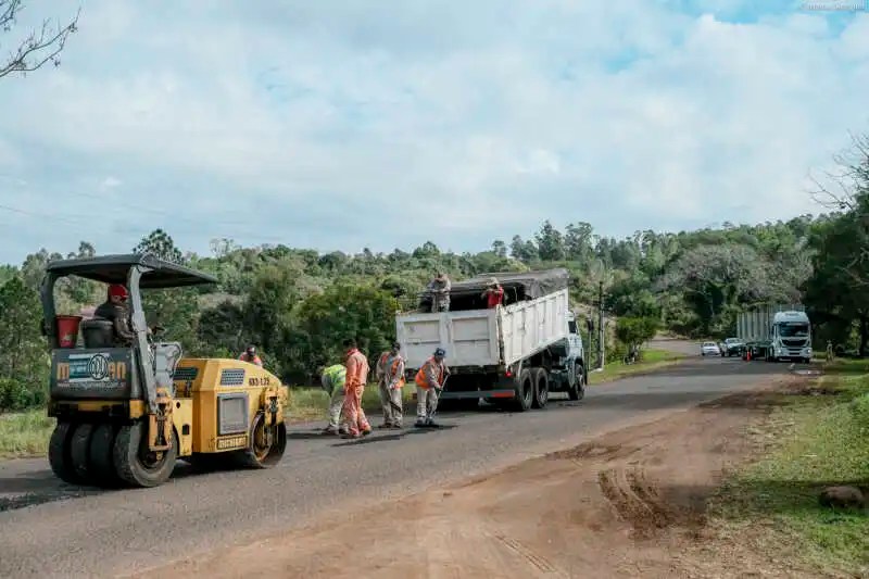 Ejecutan trabajos de bacheos en la ruta prvincial&nbsp;4