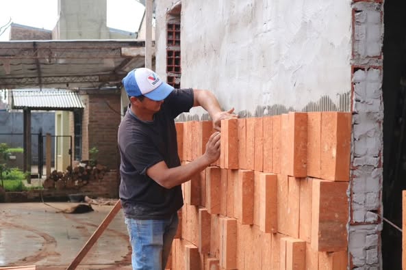 Vecinos colaboran en la construcción de salones comunitarios en&nbsp;Oberá