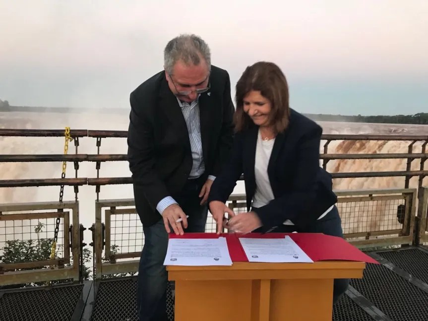 Bullrich excluye gobernadores con «cabeza formateada en el&nbsp;kirchnerismo»