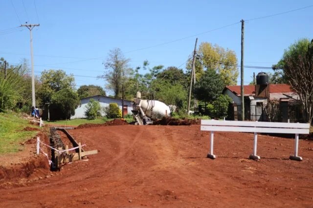 Construyen cordón cuneta en calle&nbsp;Petiribí