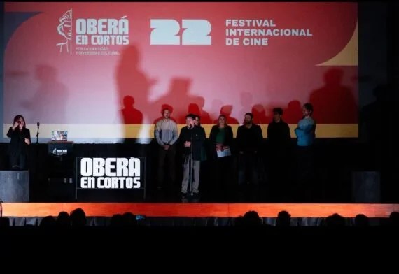 El Festival de Oberá cerró su 22º edición con la Alfombra Colorada de la Diversidad y la consagración de El príncipe de&nbsp;Nanawa