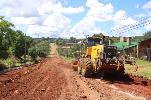 Realizan cordón cuneta, empedrado y bacheo en distintos barrios de&nbsp;Oberá