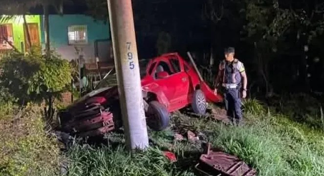Conductora chocó contra un&nbsp;poste