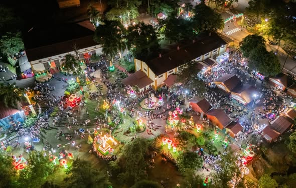 Alem a lo grande: Más de 40 mil personas celebraron el inicio de la Fiesta Nacional de la&nbsp;Navidad
