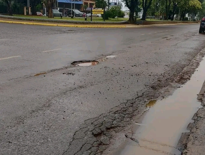 Vecinos reclaman bacheo en avenida&nbsp;Libertad