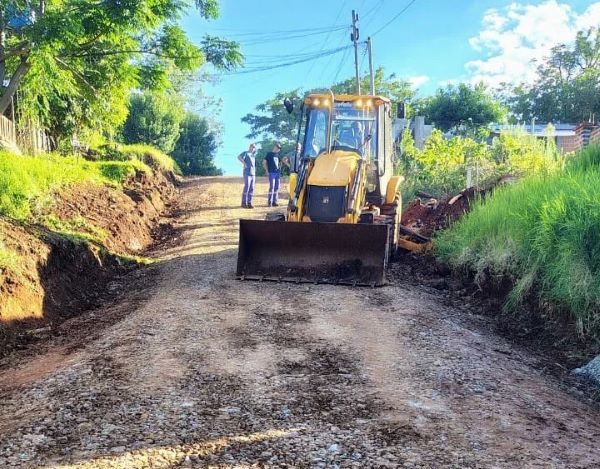Realizan mantenimiento de calles en barrios de&nbsp;Oberá