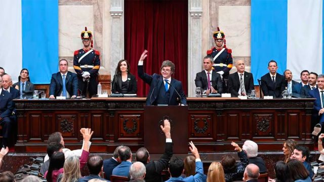 Milei prometió 90 reformas: “Estamos saliendo del pozo sin default, ni hiperinflaciones que hubieran llevado a la pobreza al 90 % de los&nbsp;argentinos»