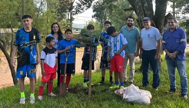 Plantación de árboles en clubes&nbsp;obereños