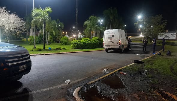 Una motociclista herida tras chocar con un&nbsp;furgón