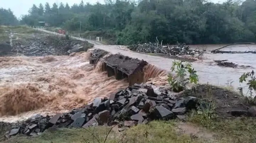 Cierran el precario puente sobre arroyo Yabebiry por las&nbsp;lluvias
