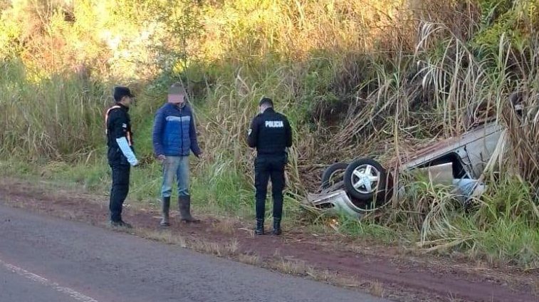 Perdió el control del auto y terminó&nbsp;volcado