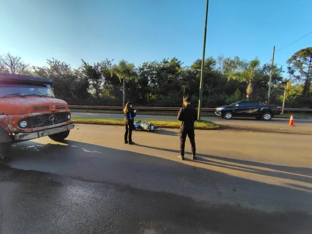 Motociclista chocó contra un camión en un semafóro de la&nbsp;autovía