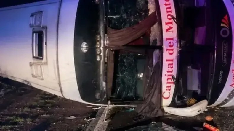 Vuelco de un Capital del Monte dejó un muerto y varios&nbsp;heridos