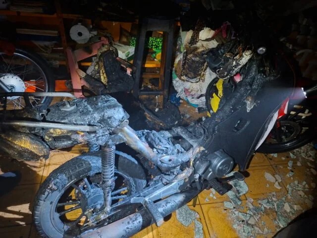 Una moto se incendió dentro de una casa en calle Ralf&nbsp;Haupt