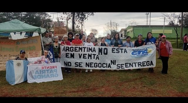 Protestaron: “No a la venta de nuestras tierras, semillas, agua, recursos y el futuro de nuestros&nbsp;hijos»