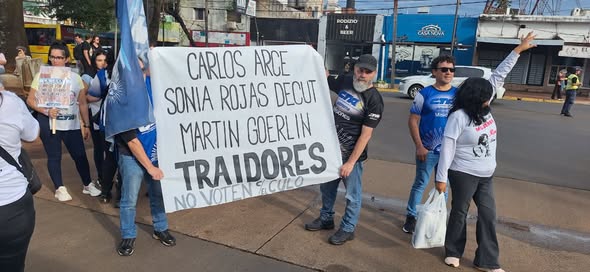 Repudiaron a senadores misioneros por la ley de Inviolabilidad de la propiedad&nbsp;privada